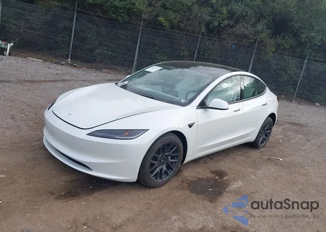 2025 Tesla Model 3 Long Range Rear-Wheel Drive z USA, uszkodzony, nr VIN 5YJ3E1EA4SF026451